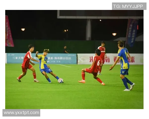 足球巨星绿茵实拍记录展现赛场激情与幕后真实瞬间