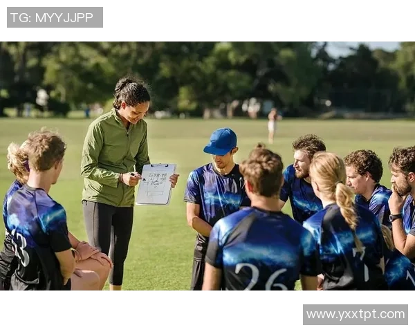 足球明星控球技巧揭秘 提升控球能力的训练方法与实战应用