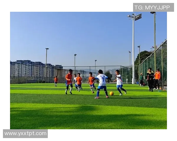 足球明星齐聚成都展开训练交流 助力四川足球发展再攀新高