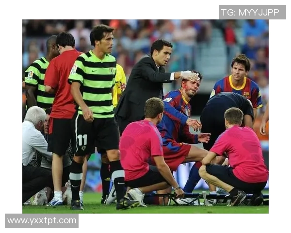 足球球星与撞球框意外碰撞引发的精彩瞬间与球场新话题 足球球星与撞球框意外碰撞引发的精彩瞬间与球场新话题