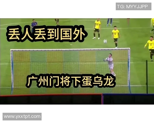 足球球星搞笑瞬间大集合：精彩失误笑料百出，盘点最萌球场表情包